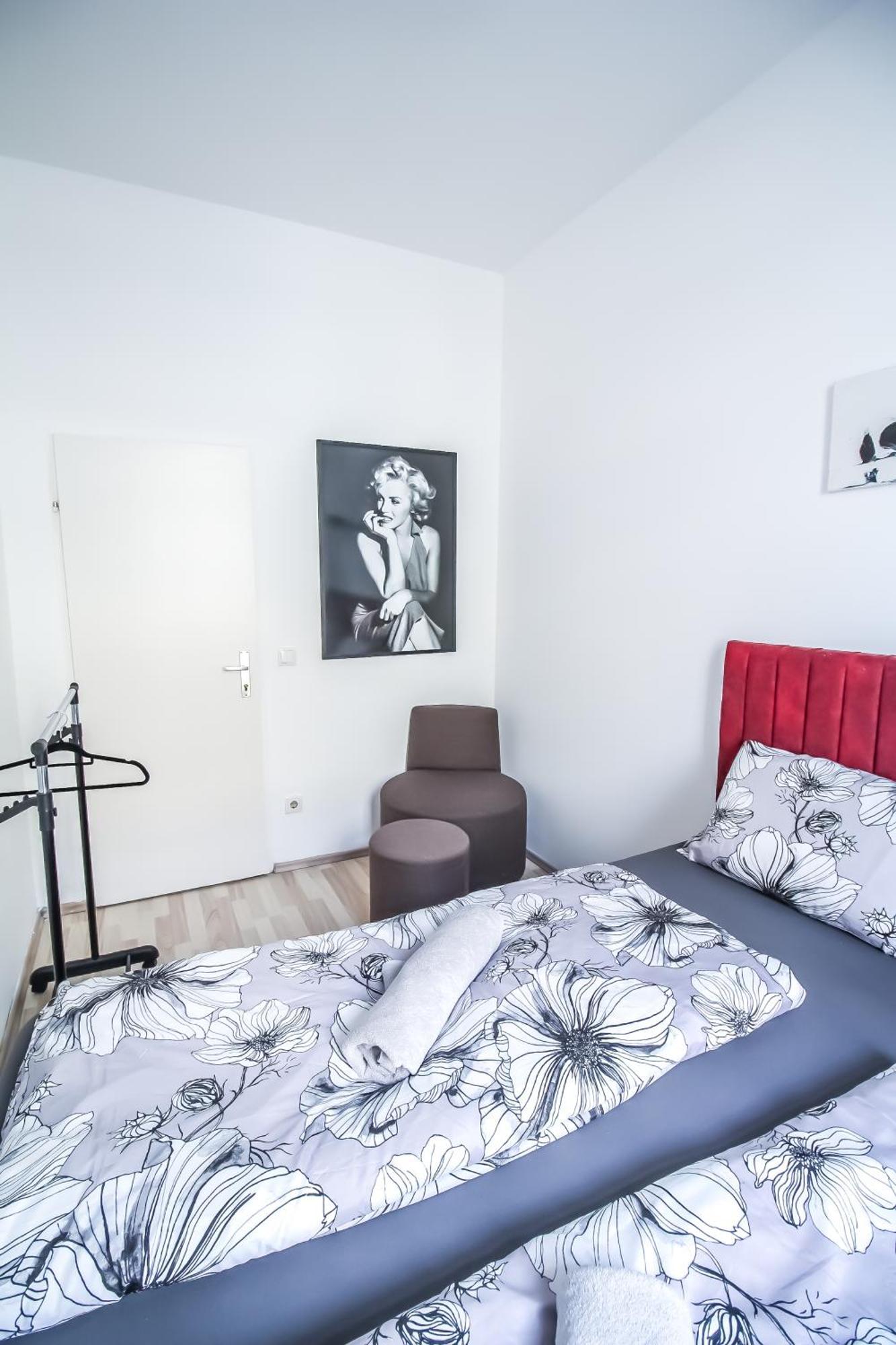 H Superior Triple Room Pr Vienna Esterno foto